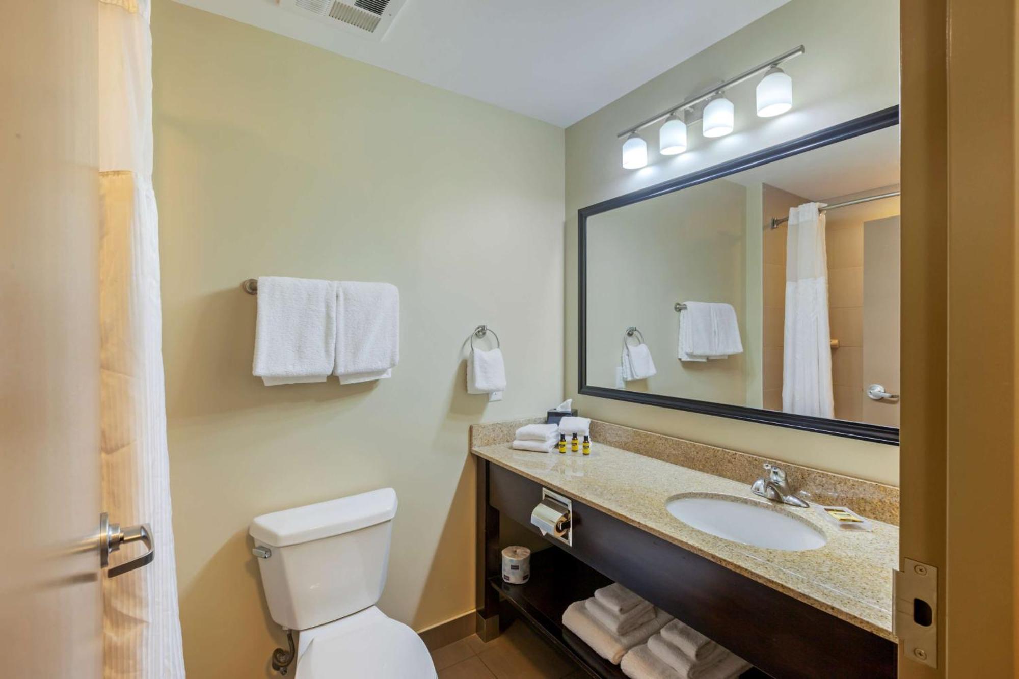 Best Western Plus Walkerton Hotel & Conference Centre エクステリア 写真